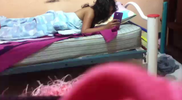 Entrou no quarto da Prima sem pedi e meteu a rola nela