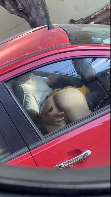 Motorista flagra a putaria rolando solta em pleno transito